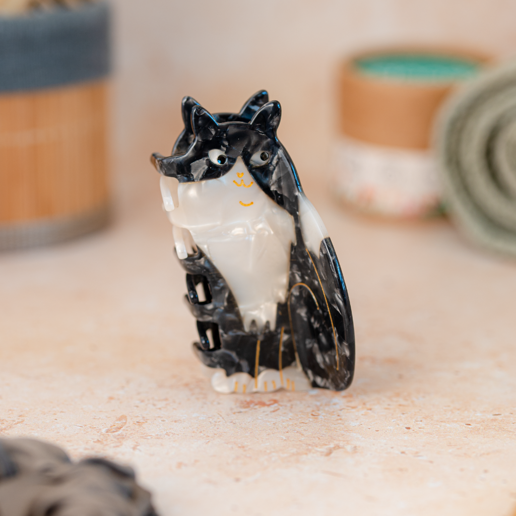 Black and white cat hair clip