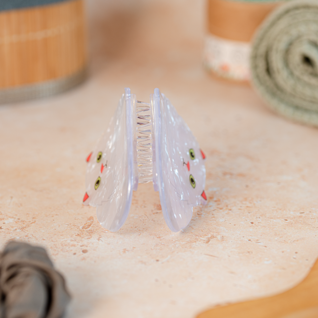 White cat hair clip